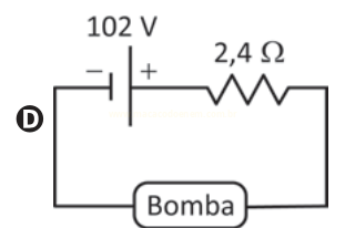 Circuito elétrico em série com bateria de 102 V, resistor de 2,4 Ω e uma bomba.