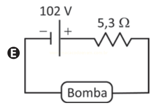 Circuito elétrico em série com bateria de 102 V, resistor de 5,3 Ω e uma bomba.
