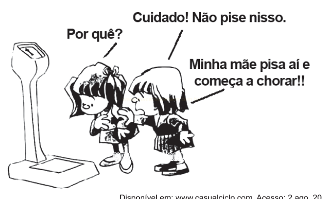 Tirinha em preto e branco com duas meninas conversando ao lado de uma balança de farmácia.
