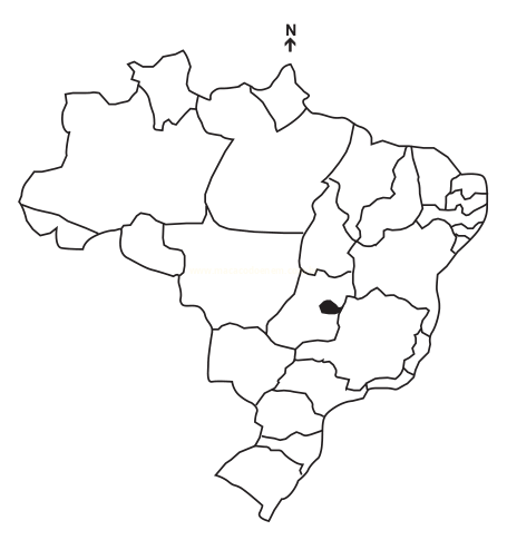 Mapa do Brasil com divisas estaduais, seta indicando o norte e uma pequena área destacada em preto.
