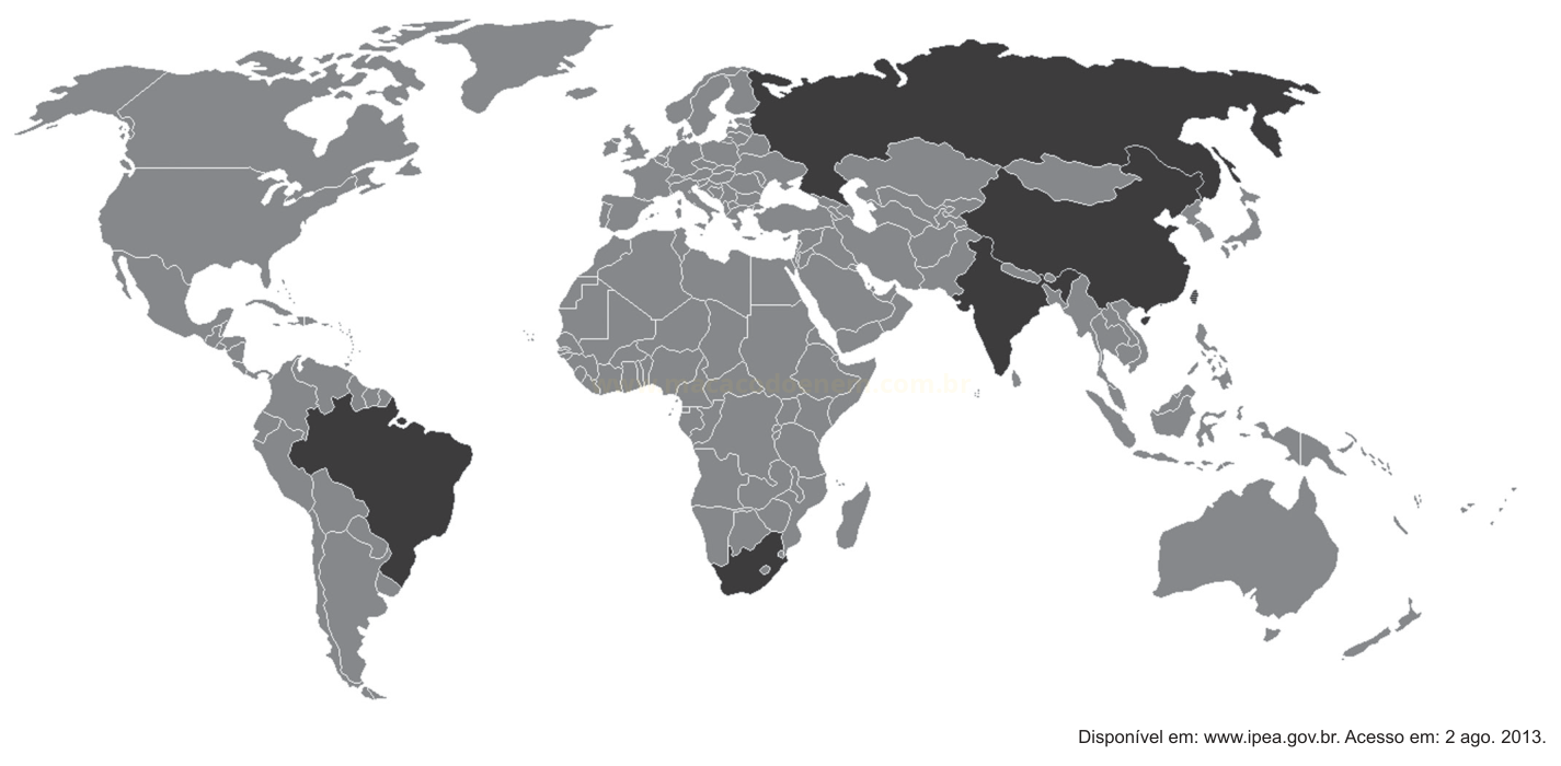 Mapa-múndi com alguns países destacados em cinza-escuro, entre eles Brasil, Estados Unidos, Canadá, Rússia, África do Sul e Austrália.