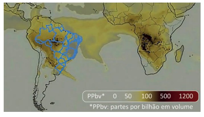 Mapa-múndi com manchas em tons de amarelo e marrom indicando concentração de poluente, com Brasil destacado em azul.