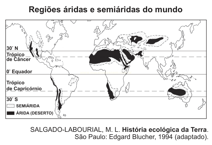Mapa-múndi destacando as regiões áridas (desertos) e semiáridas do planeta, com indicação das principais latitudes.