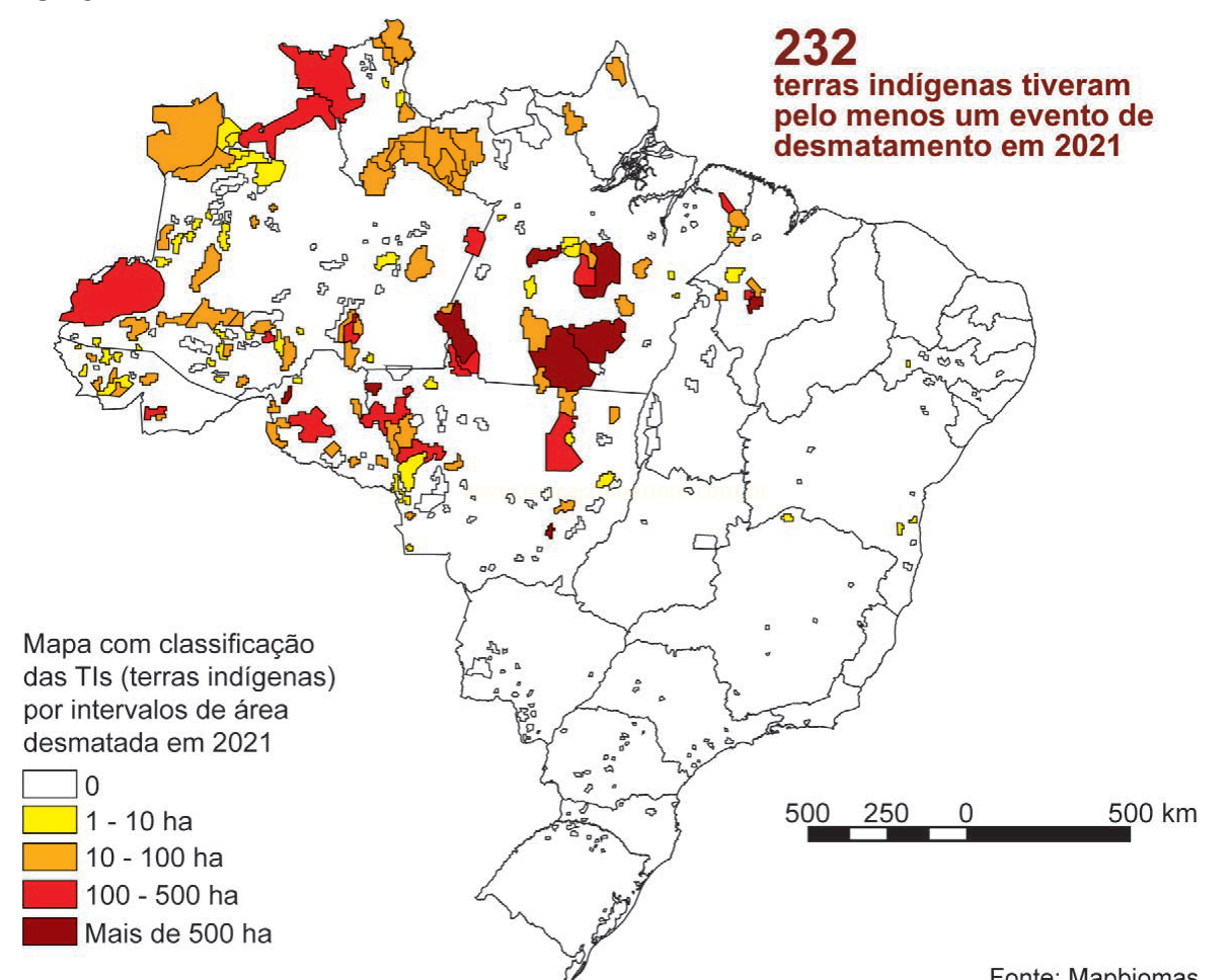 Mapa do Brasil com terras indígenas coloridas conforme a área desmatada em 2021, mostrando 232 terras afetadas.