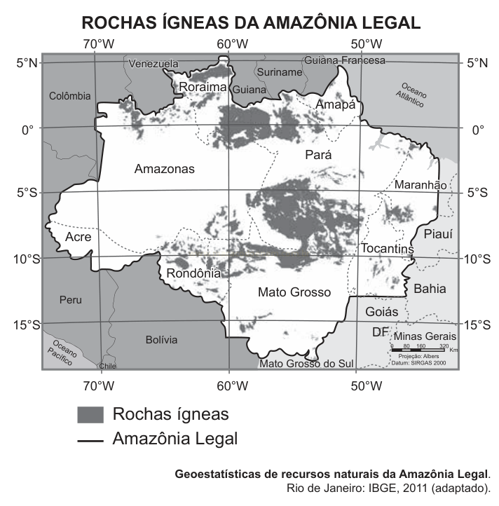 Mapa da Amazônia Legal com manchas cinzas indicando rochas ígneas e destaque para os estados e países vizinhos.