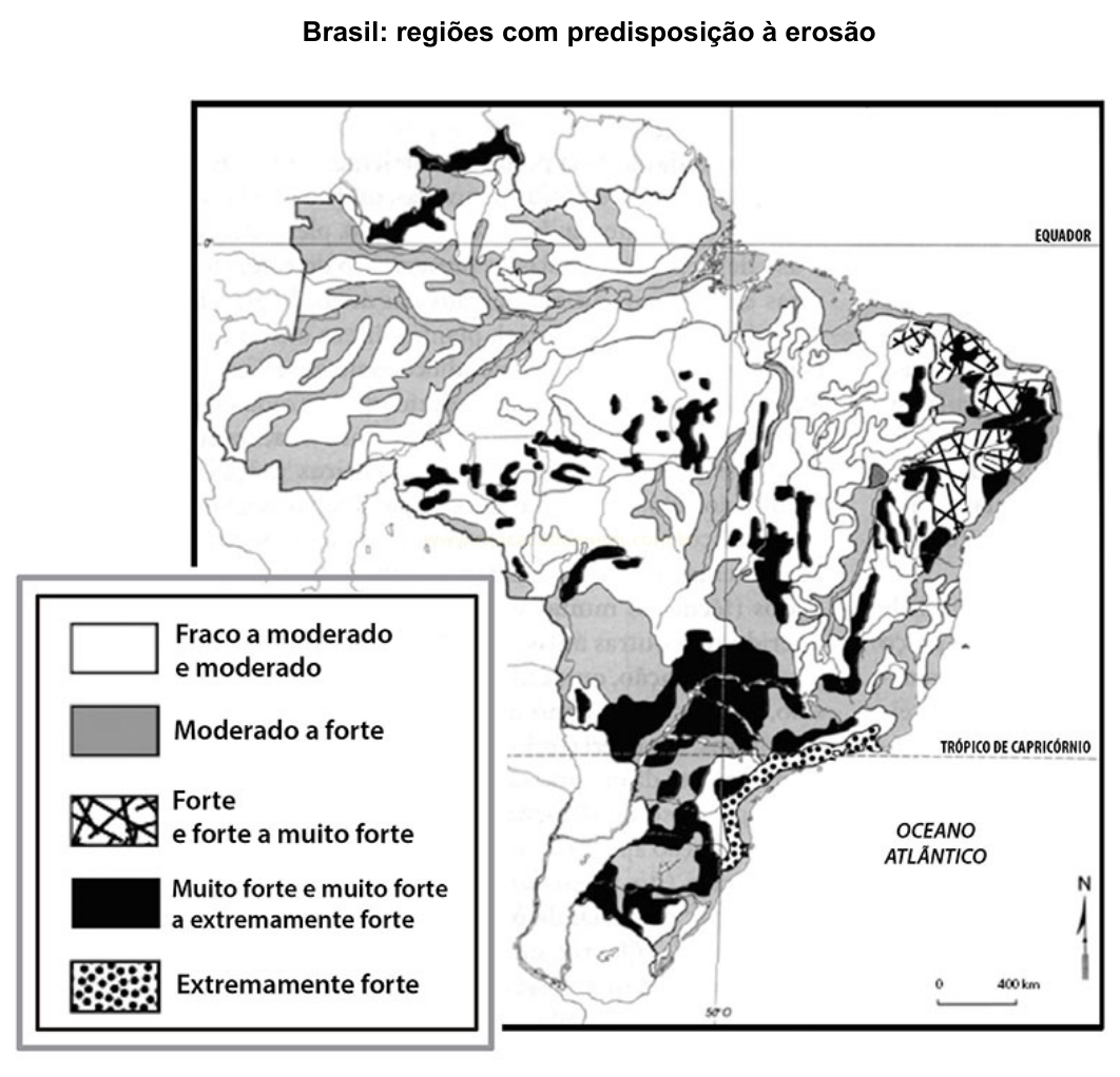 Mapa do Brasil com regiões de predisposição à erosão diferenciadas por padrões e legenda.